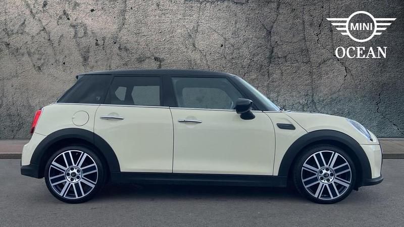Usado Mini Cooper Exclusive 134 CV (98 kW) 2022 Blanco Utilitario