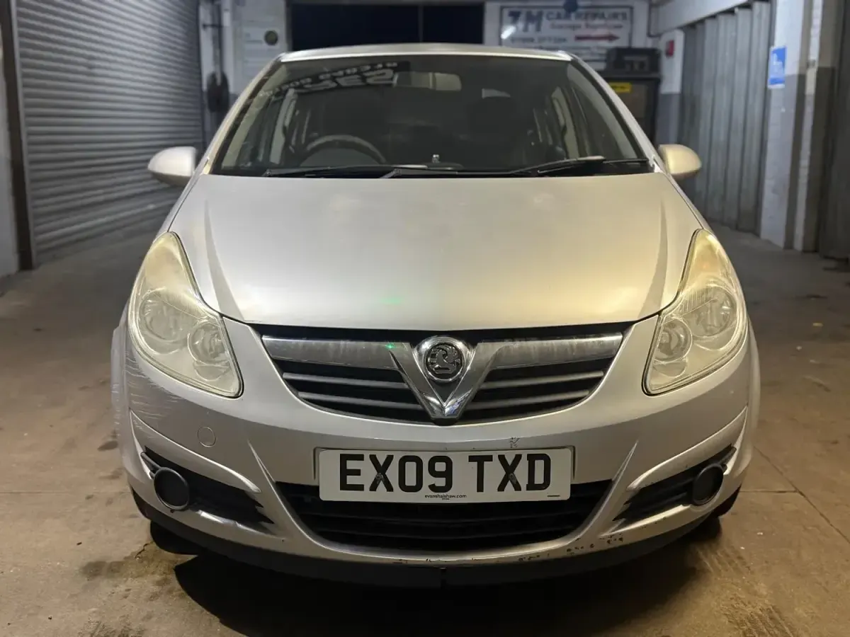 Gebraucht Vauxhall Corsa Club 89 PS (65 kW) 2009 Silber Kleinwagen