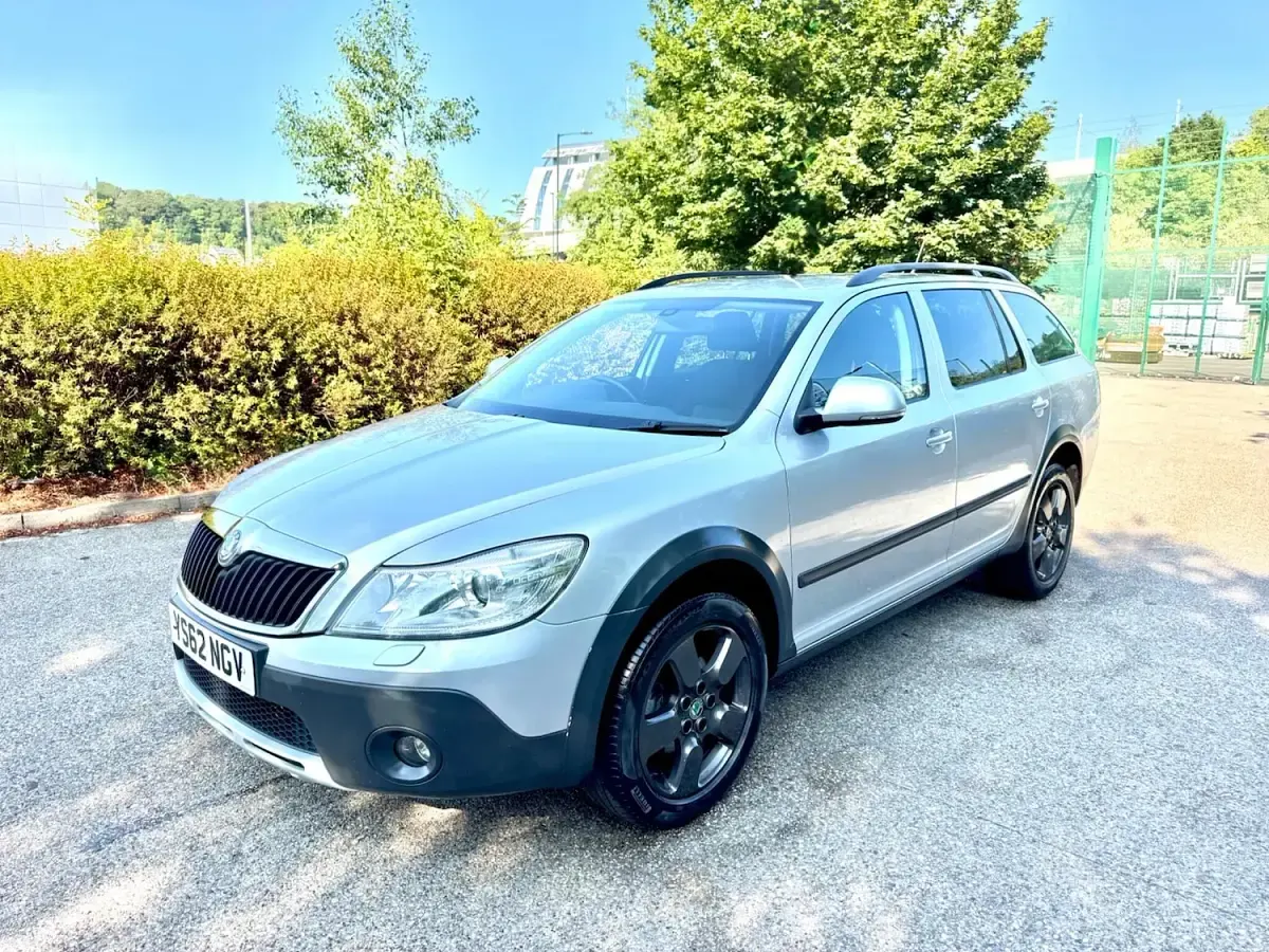 Used Skoda Octavia Scout 4x4 184 HP (135 kW) 2013 Silver Estate