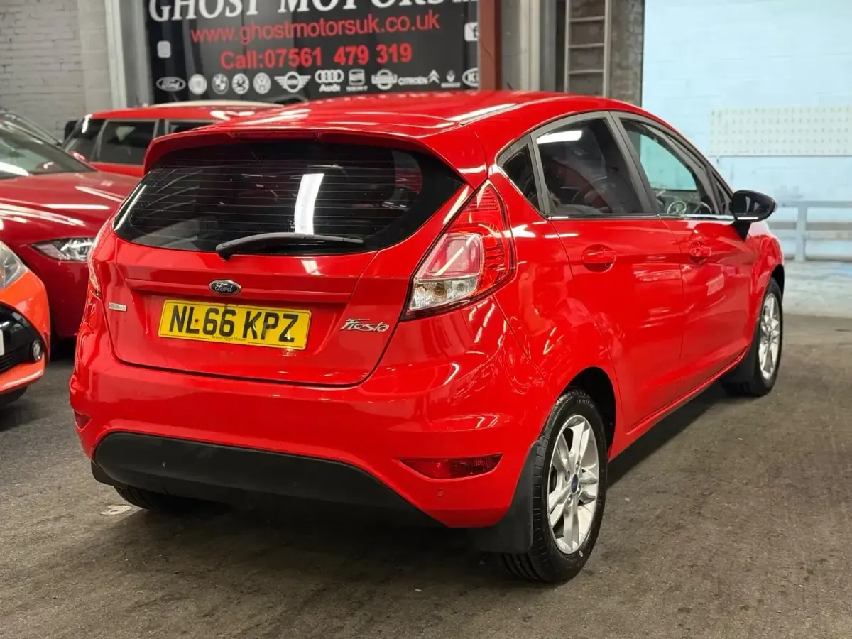 Używany Ford Fiesta Zetec 2017 Czerwony Hatchback