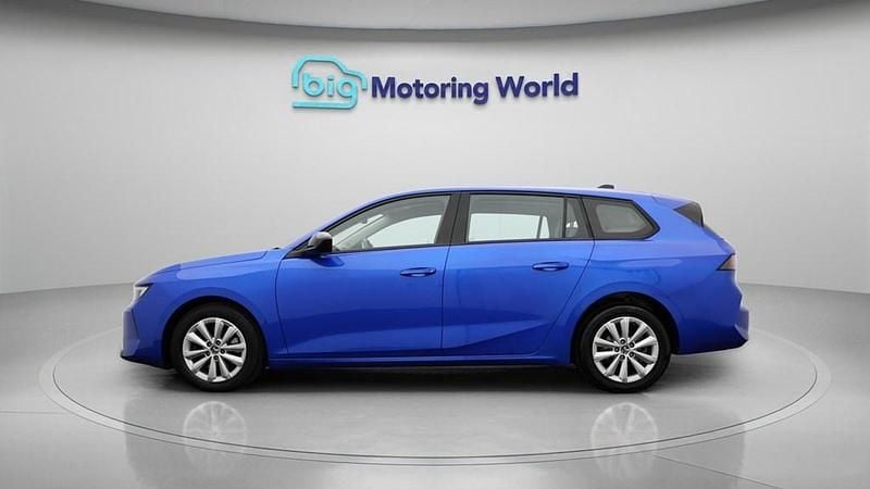 Used Vauxhall Astra Design Edition 130 HP (95 kW) 2024 Blue Estate