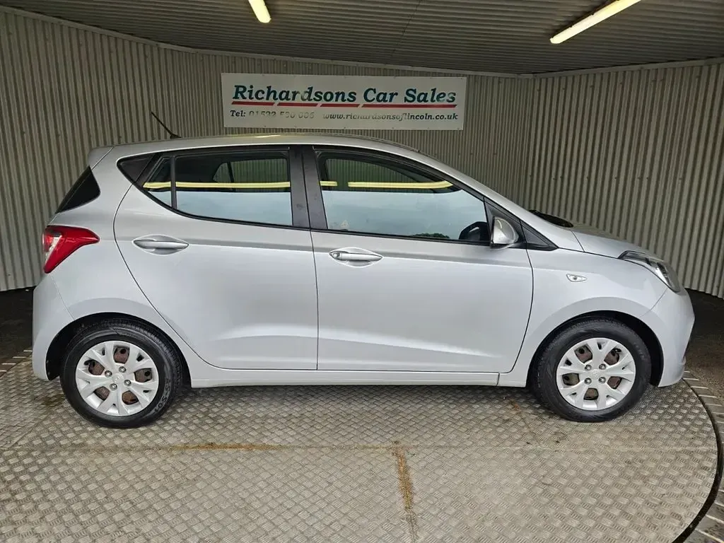 Used Hyundai i10 SE 66 HP (48 kW) 2014 Silver Hatchback
