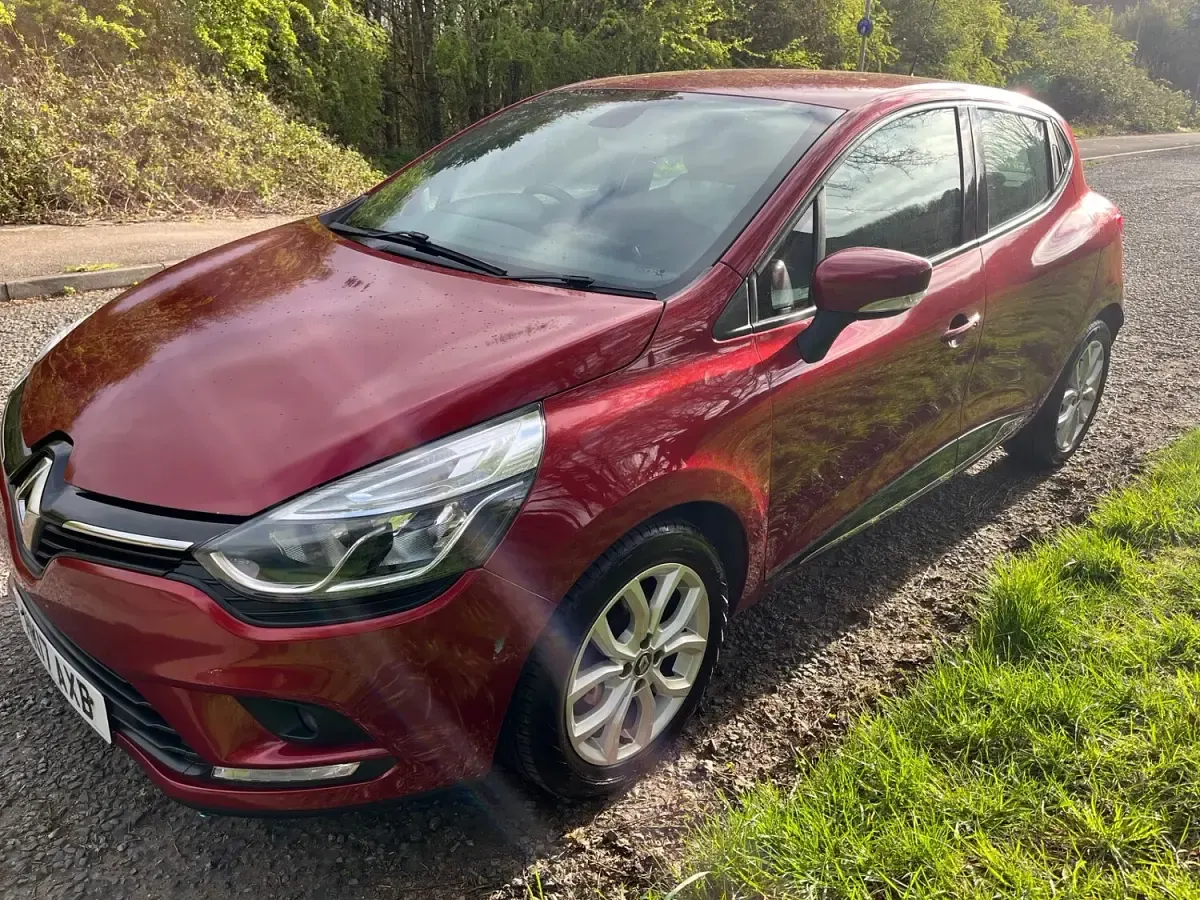 Used Renault Clio Dynamique 75 HP (55 kW) 2017 Red Hatchback