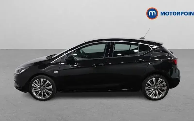 Begagnad Vauxhall Astra 150 HK (110 kW) 2019 Svart Halvkombi