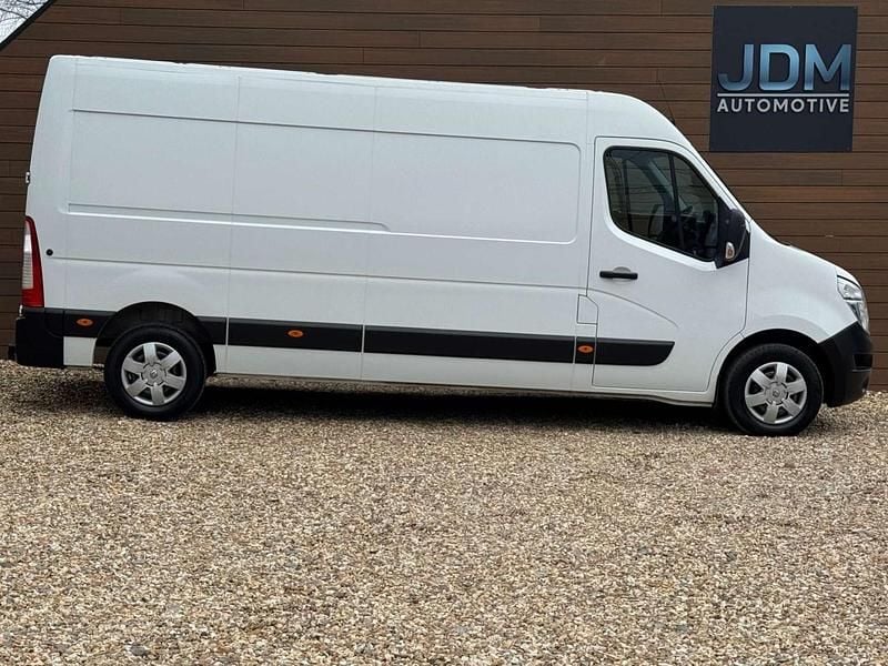 Used Nissan NV400 Tekna 2021 White Van