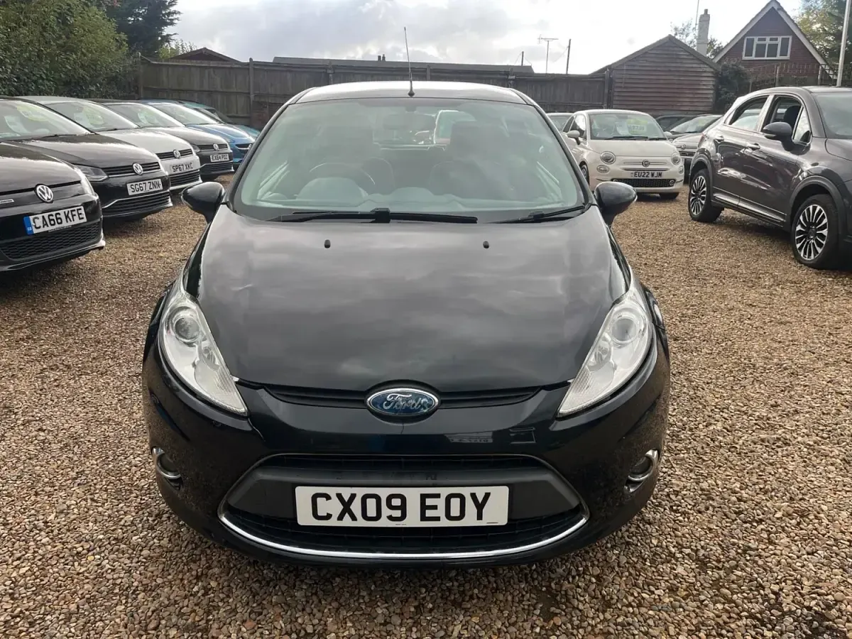 Usado Ford Fiesta Zetec 82 HP (60 kW) 2009 Preto Citadino