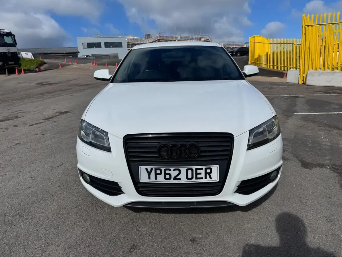 Used Audi A3 Sportback Black Edition 140 HP (102 kW) 2012 White Hatchback