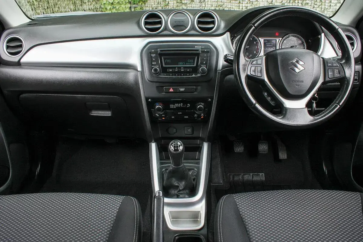 Used Suzuki Vitara SZ4 120 HP (88 kW) 2016 White SUV