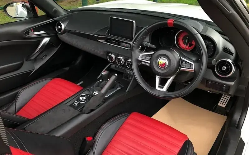 Used Abarth 124 Spider 170 HP (125 kW) 2019 White Cabriolet