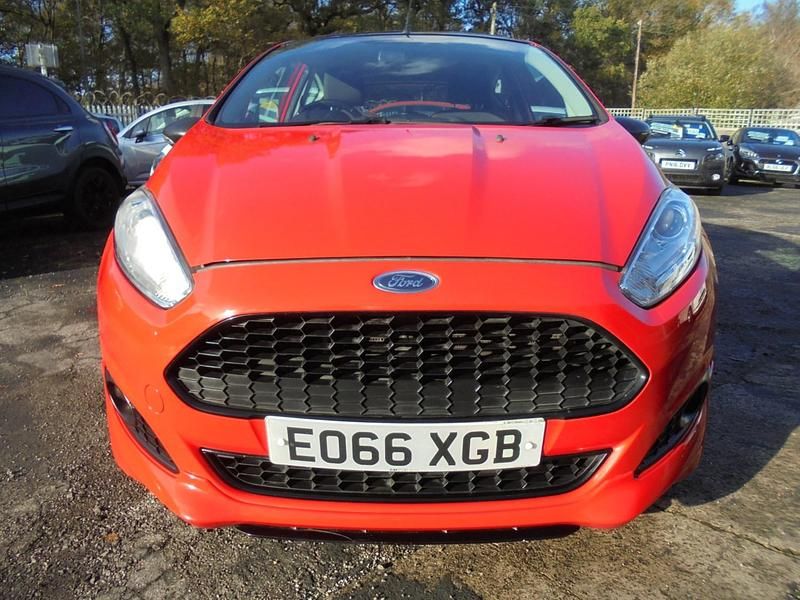 Used Ford Fiesta Zetec 140 HP (102 kW) 2016 Red Hatchback