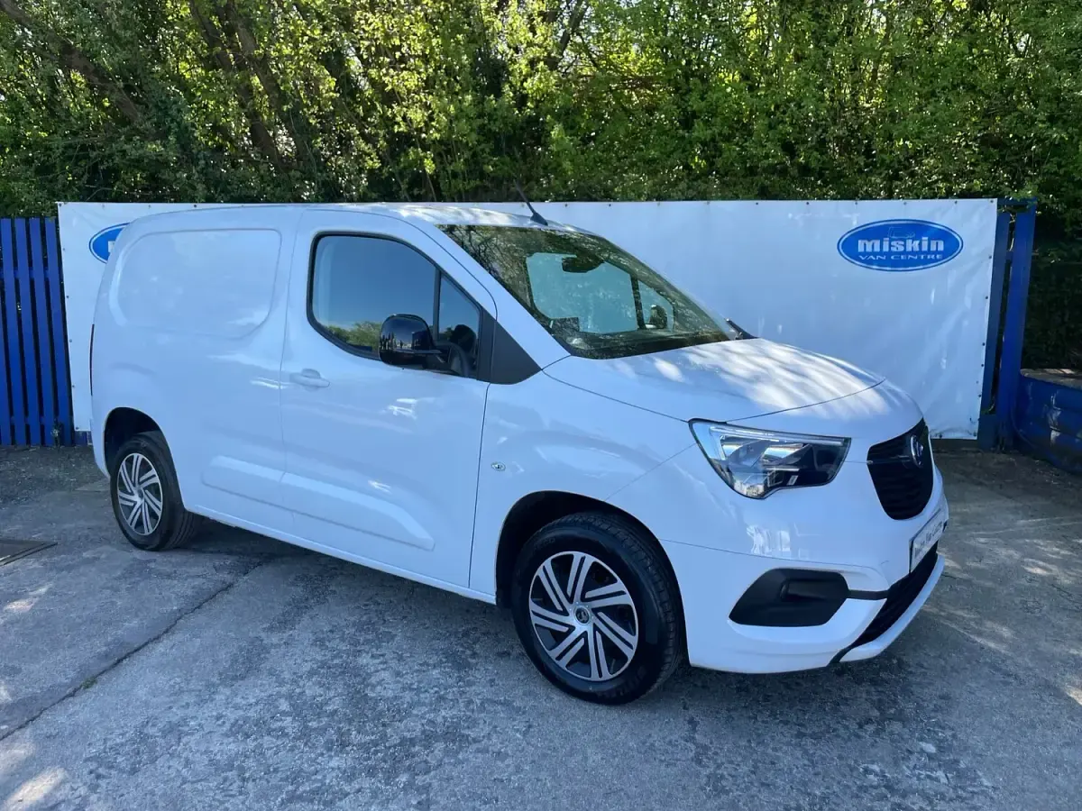 Used Vauxhall Combo 100 HP (73 kW) 2023 White MPV