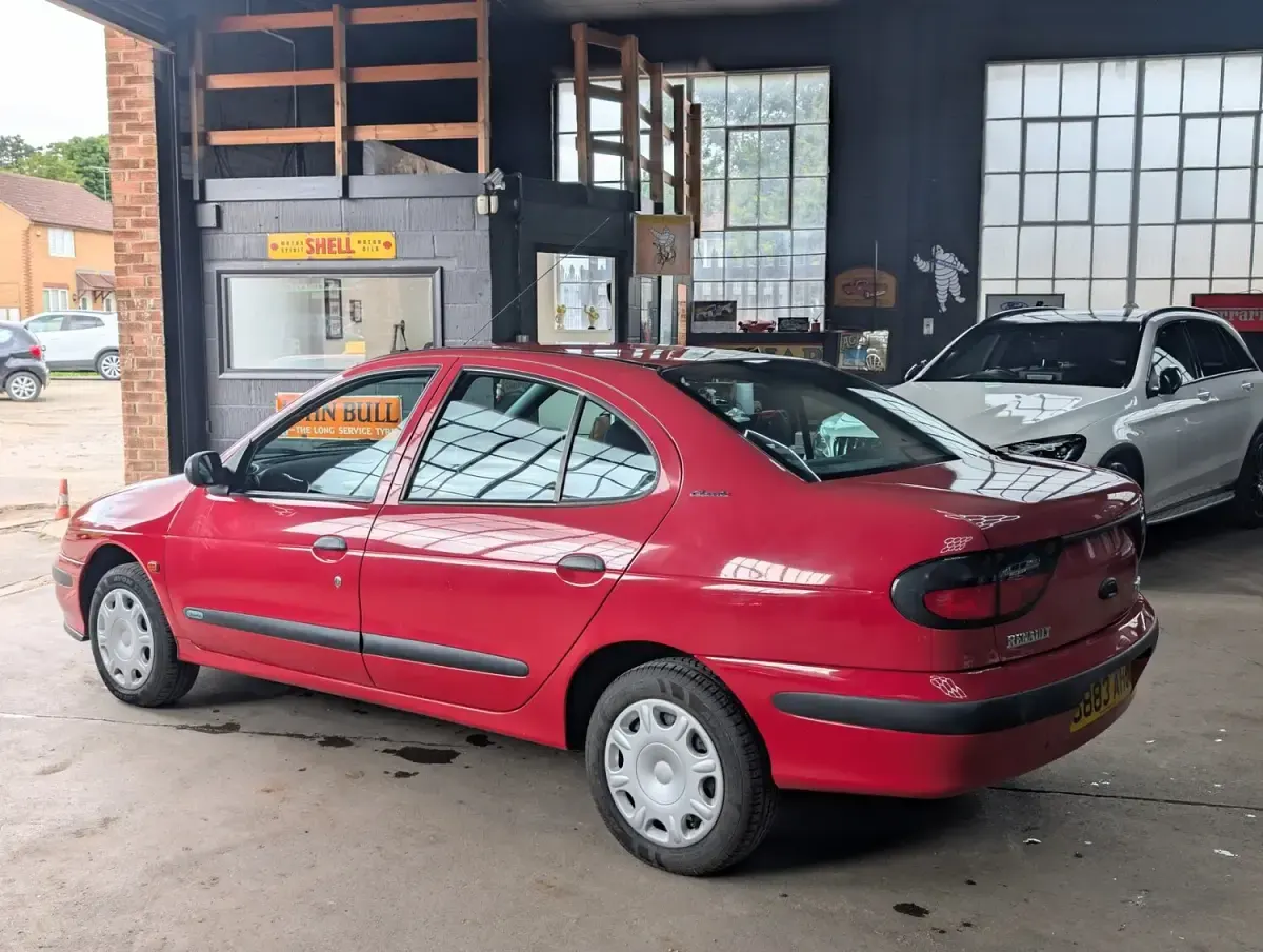 Used Renault Mégane 107 HP (78 kW) 1998 Red Sedan