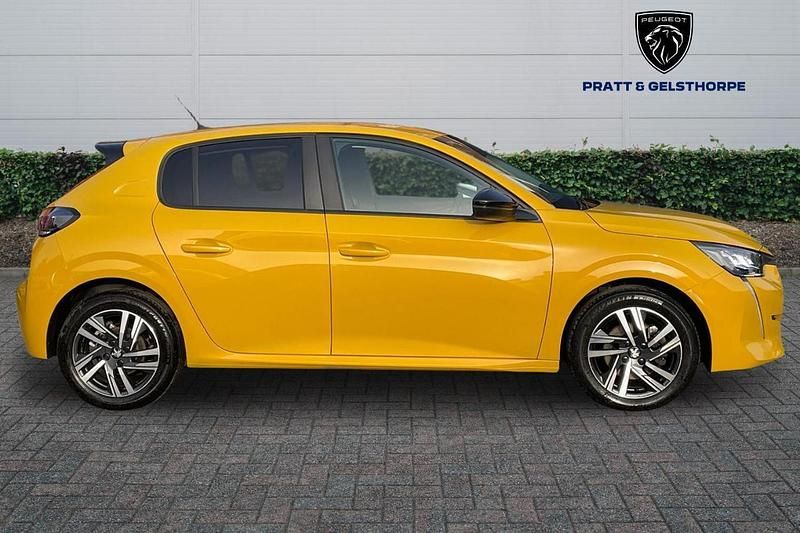 Used Peugeot 208 Active+ 99 HP (72 kW) 2023 Yellow Hatchback