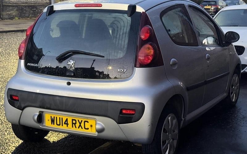 Used Peugeot 107 Active 68 HP (50 kW) 2014 Silver Hatchback