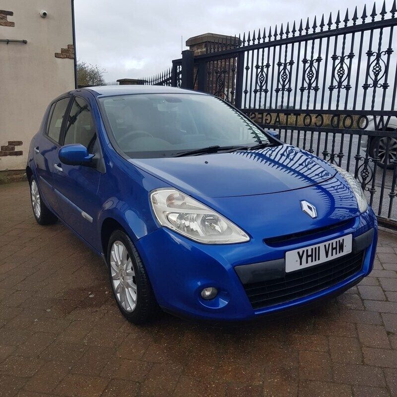 Blue Used 2011 Renault Clio II Dynamique Hatchback | £1,995 (Good price) - Image 1/4