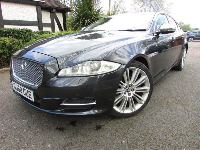 Usado Jaguar XJ Portfolio 275 HP (202 kW) 2010 Cinzento Sedan