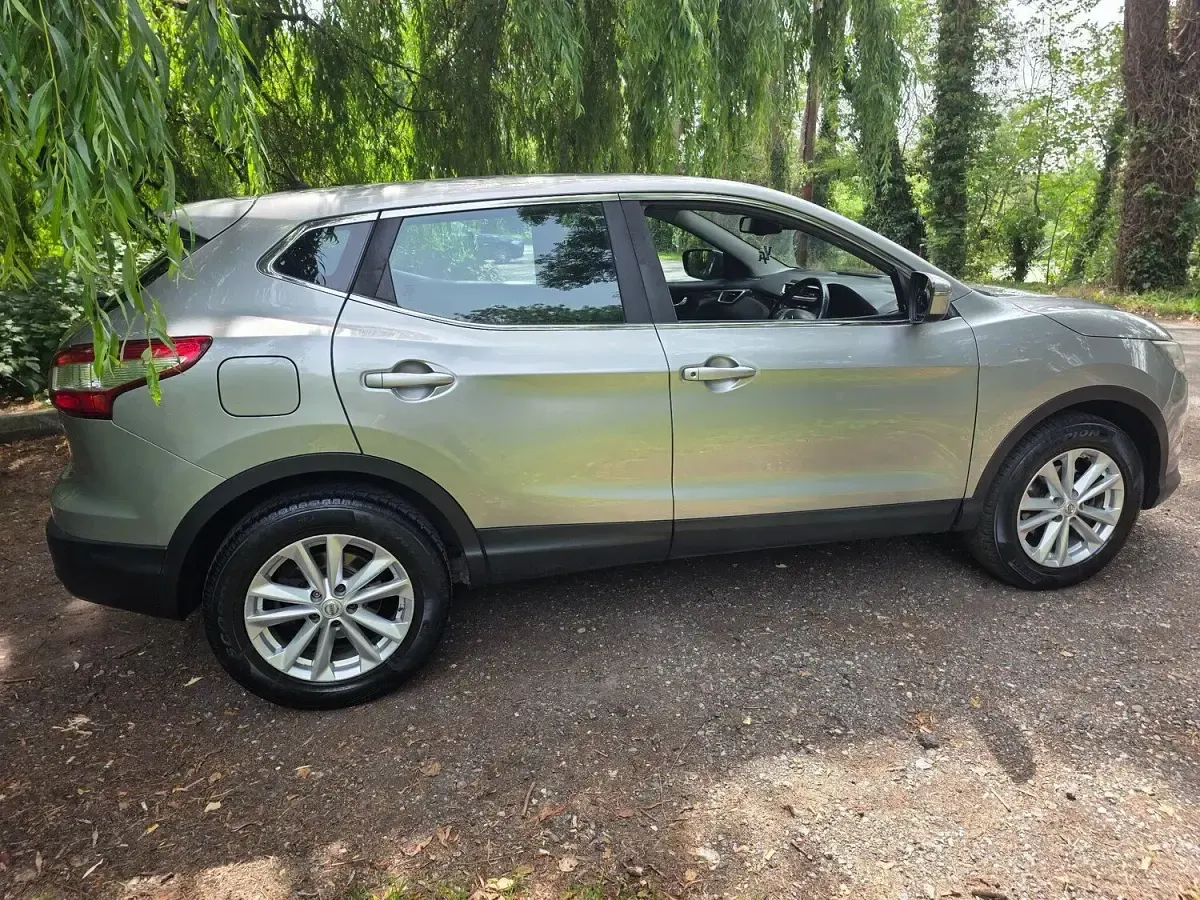Used Nissan Qashqai Acenta 113 HP (83 kW) 2015 Silver SUV