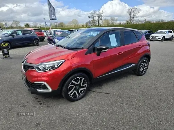 Used Renault Captur Iconic 90 HP (66 kW) 2019 Red/black SUV