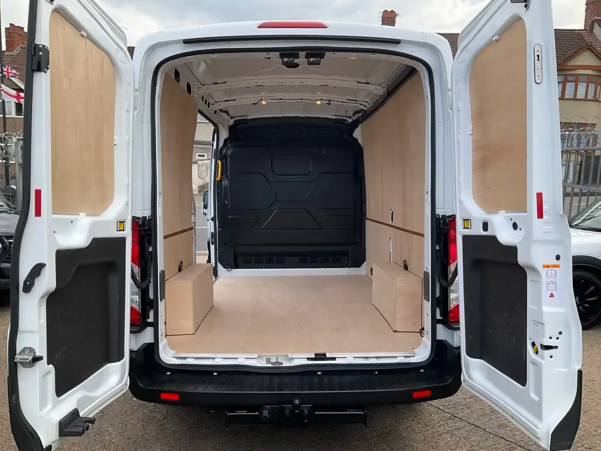 Used Ford Transit 170 HP (125 kW) 2022 White Van
