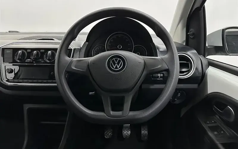 Used VW up! S 65 HP (47 kW) 2021 White Hatchback