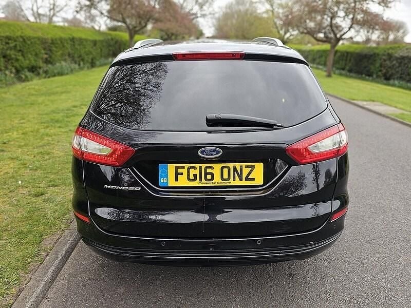 Usado Ford Mondeo Titanium 180 HP (132 kW) 2016 Preto Carrinha