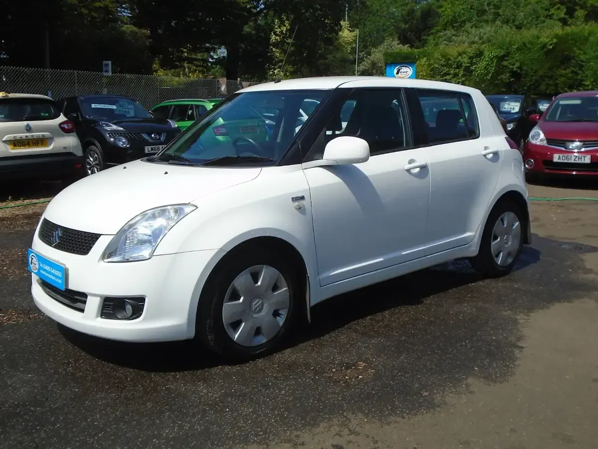 Used Suzuki Swift SZ3 70 HP (51 kW) 2010 White Hatchback