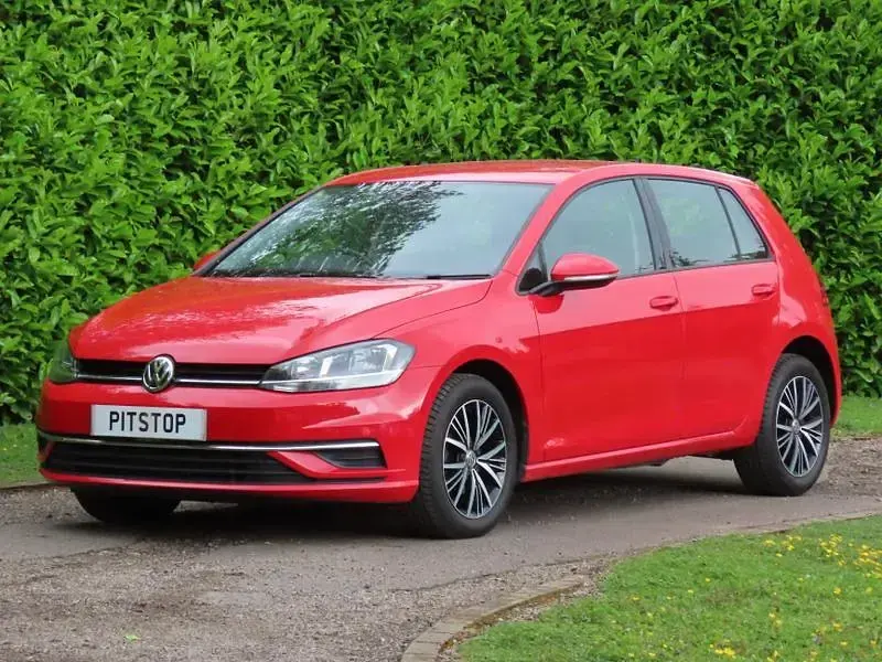 Used VW Golf VII SE 110 HP (80 kW) 2017 Red Hatchback