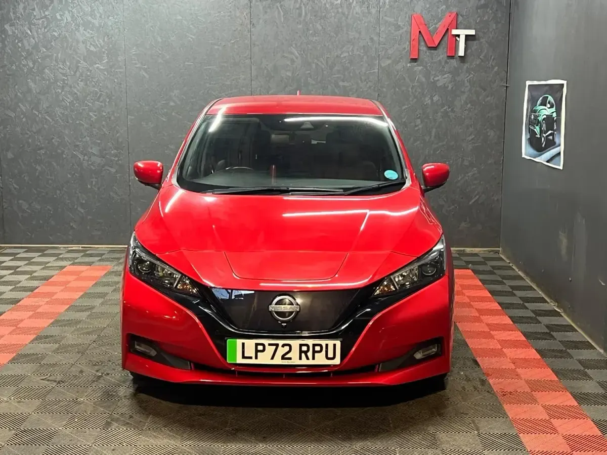 Gebraucht Nissan Leaf N-Connecta 160 kW (218 PS) 2022 Rot Kleinwagen