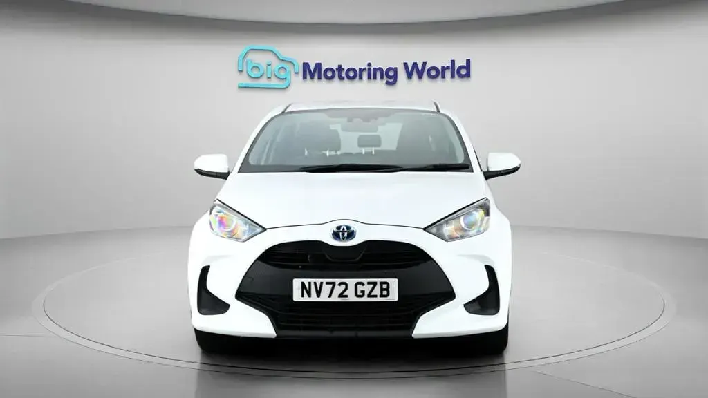 Used Toyota Yaris 116 HP (85 kW) 2023 White Hatchback