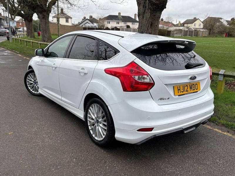 Used Ford Focus Zetec 2012 White Hatchback