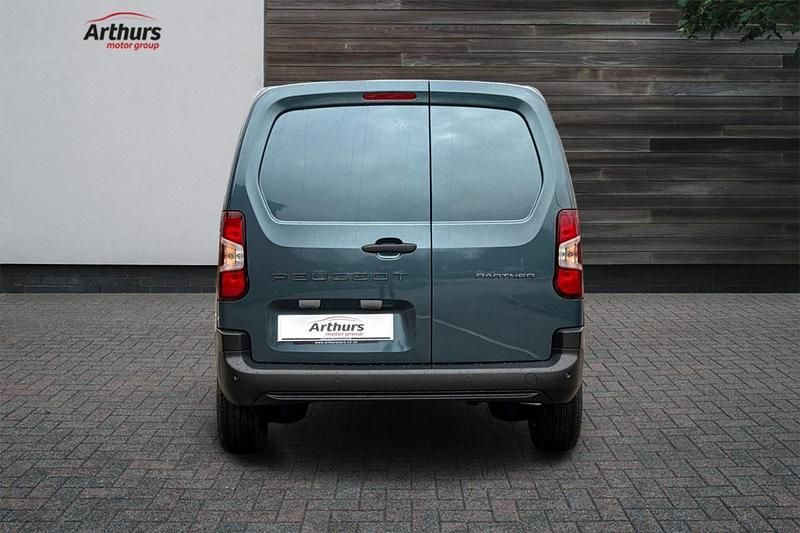 New Peugeot Partner 101 HP (74 kW) 2026 Blue MPV