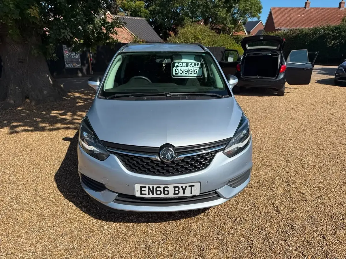 Used Vauxhall Zafira Design Edition 2017 Silver MPV