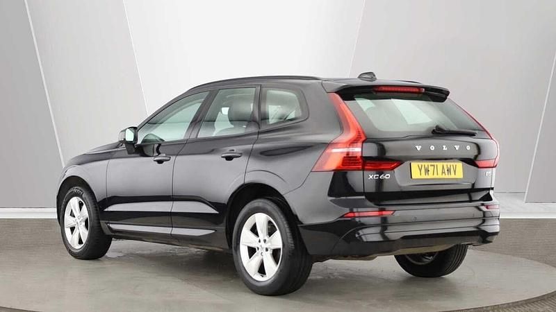 Used Volvo XC60 Momentum 247 HP (181 kW) 2022 Black SUV