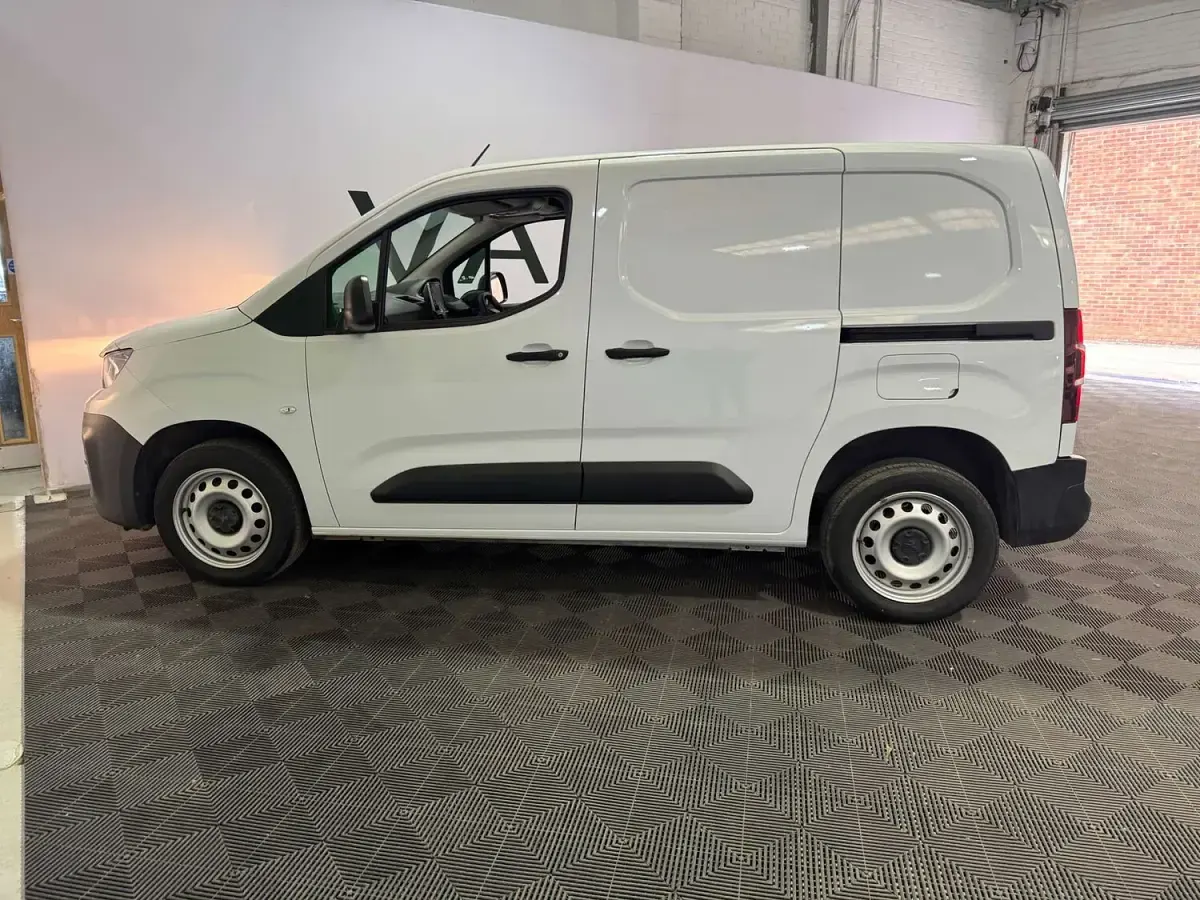 Used Peugeot Partner Premium 131 HP (96 kW) 2023 White MPV