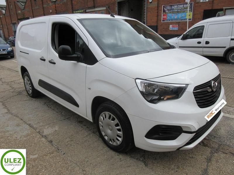 Used Vauxhall Combo Sportive 100 HP (73 kW) 2020 White MPV
