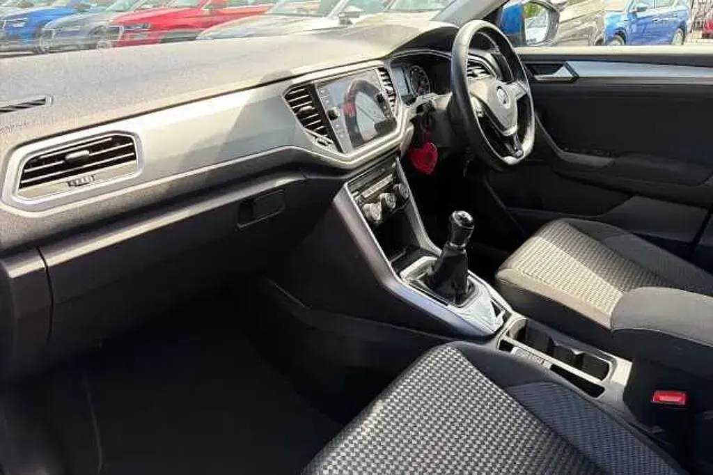 Usado VW T-Roc Active 110 HP (80 kW) 2021 Azul SUV