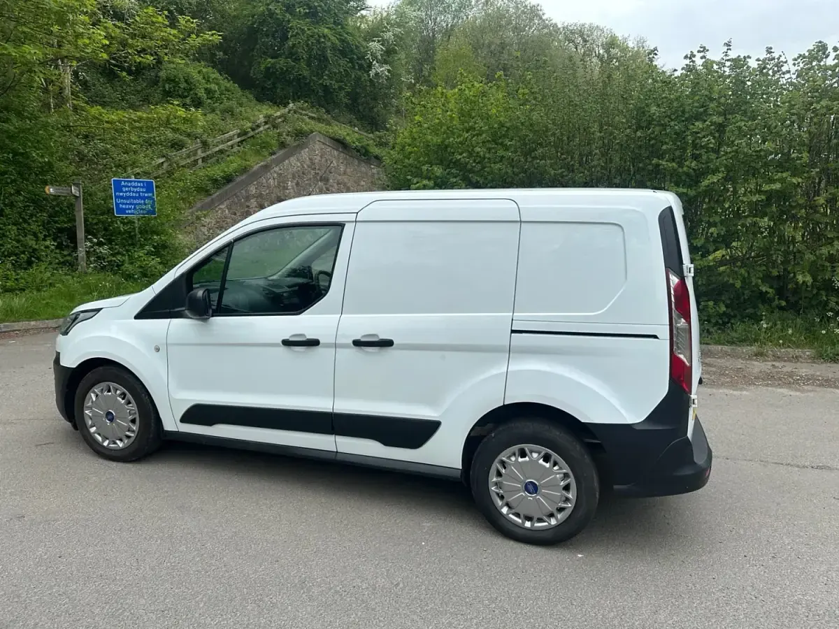 Usado Ford Transit Connect 100 HP (73 kW) 2020 Branco Monovolume
