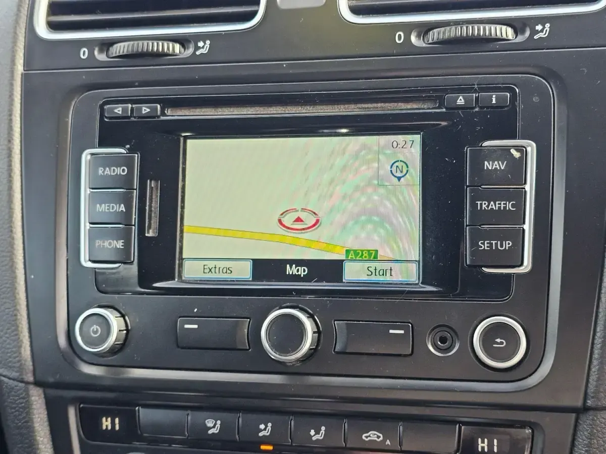 Begagnad VW Golf Cabriolet GT 140 HK (102 kW) 2012 Vit Cab