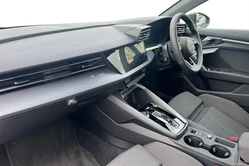 Begagnad Audi A3 Sport 150 HK (110 kW) 2025 Grön Halvkombi