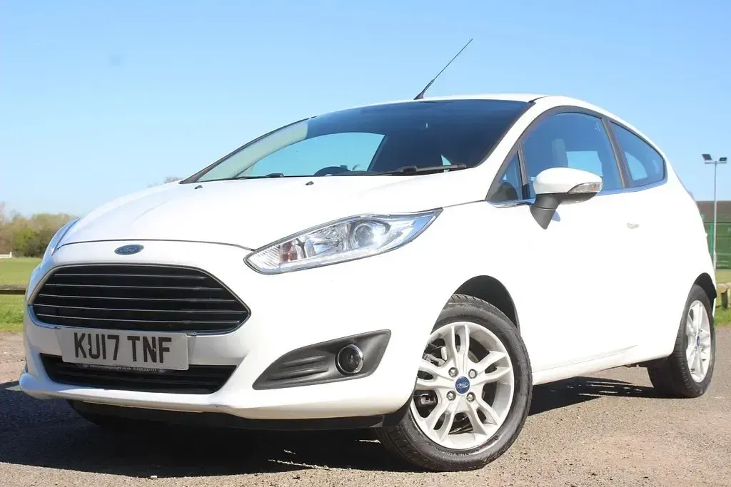 Used Ford Fiesta Zetec 82 HP (60 kW) 2017 White Hatchback
