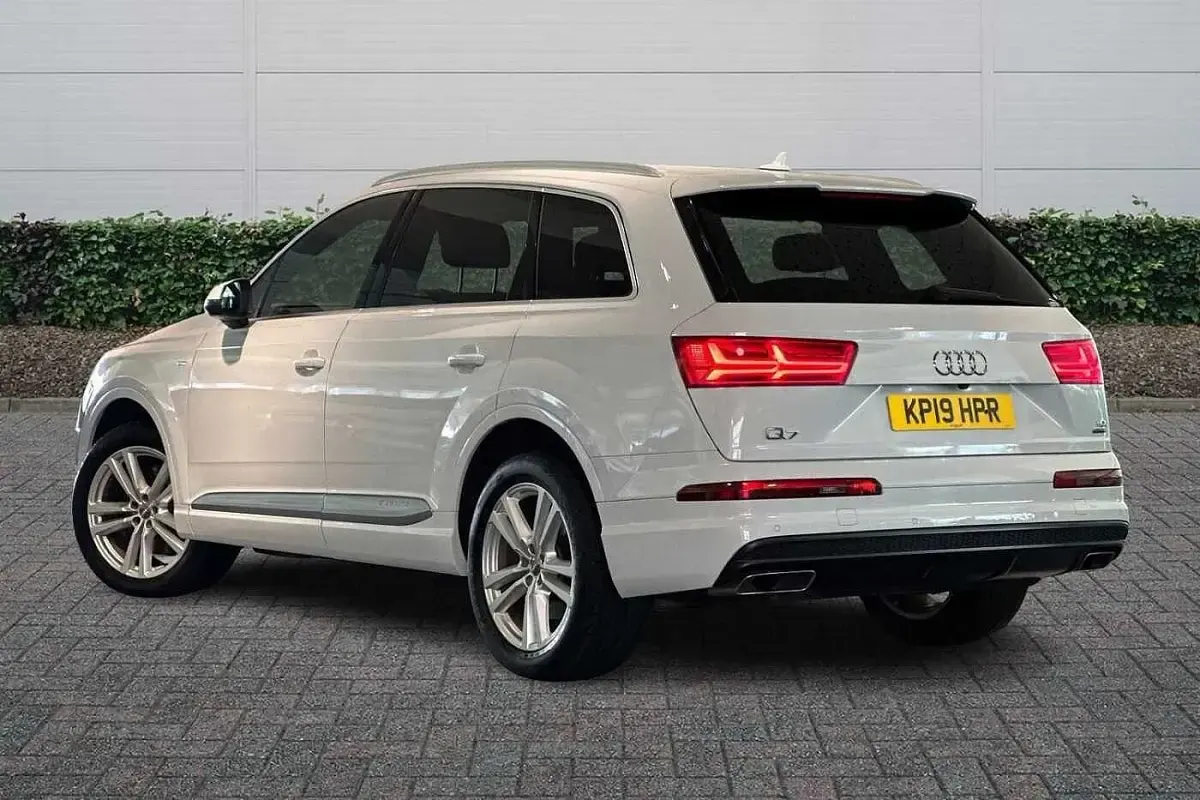 Used Audi Q7 S-Line 267 HP (196 kW) 2019 White SUV