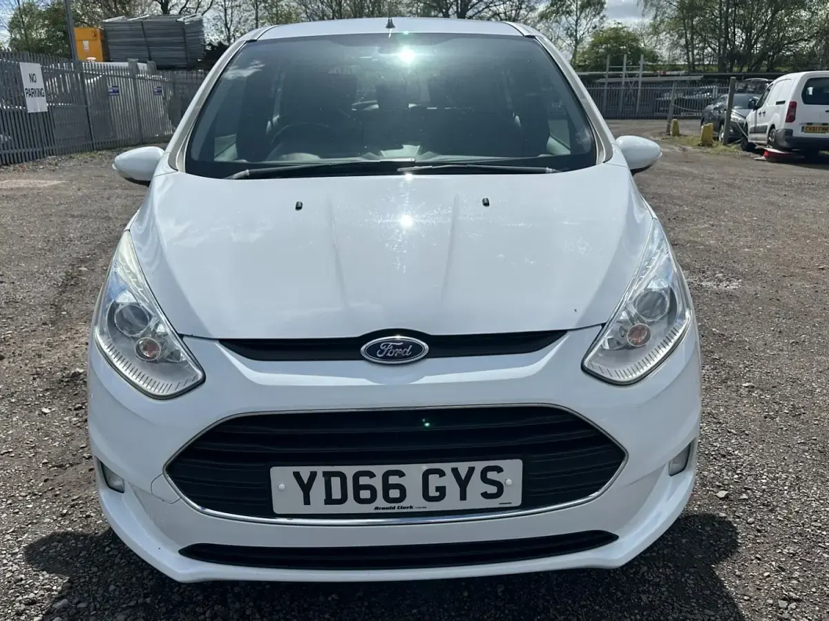 Usado Ford B-MAX Zetec 95 HP (69 kW) 2016 Branco Monovolume