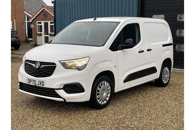 Used Vauxhall Combo Sportive 100 HP (73 kW) 2020 White Van
