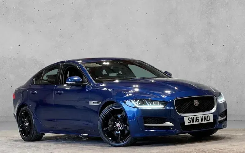 Usado Jaguar XE R-Sport 179 HP (131 kW) 2019 Sedan