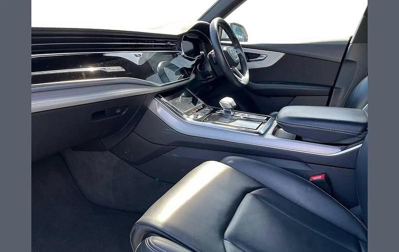 Used Audi Q8 S-Line 286 HP (210 kW) 2022 White SUV