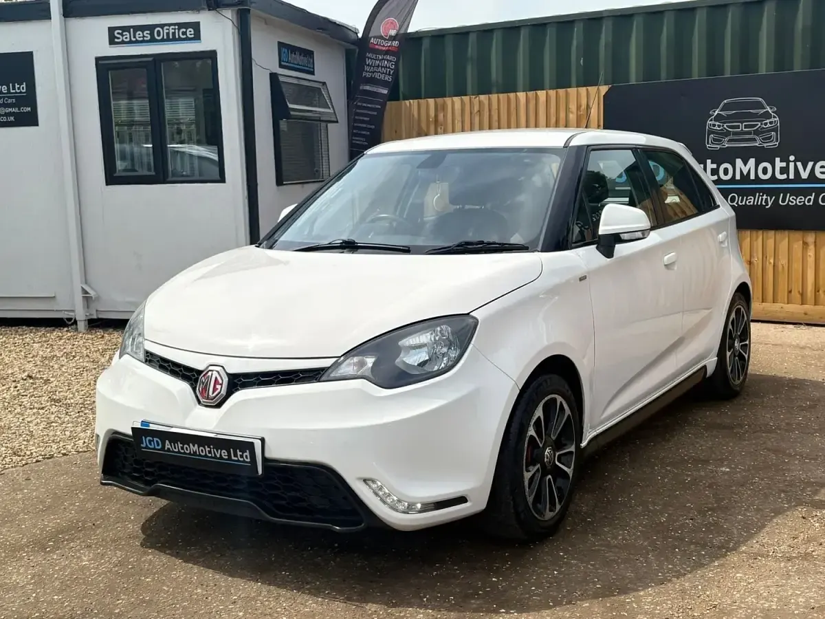 Used MG MG3 106 HP (77 kW) 2015 White Hatchback