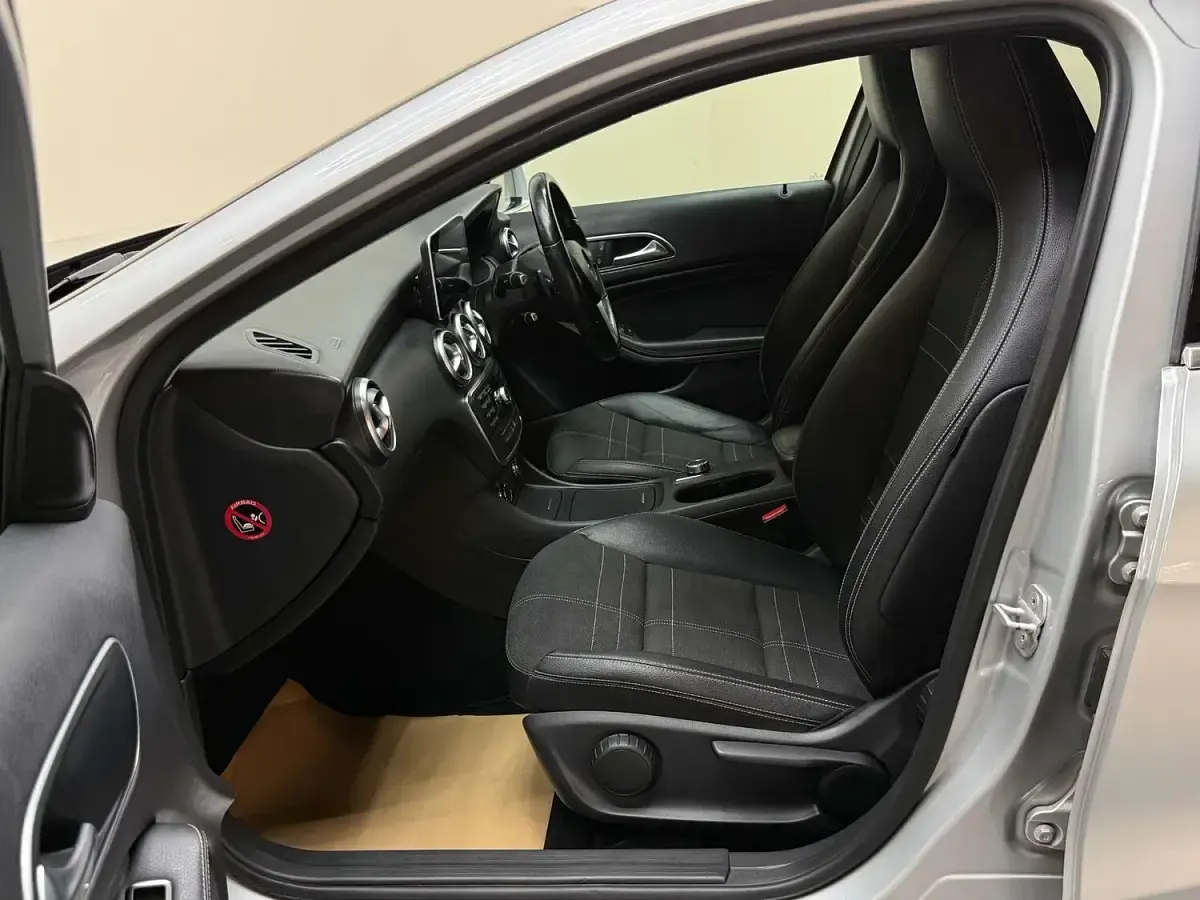 Used Mercedes A180 122 HP (89 kW) 2013 Silver Hatchback