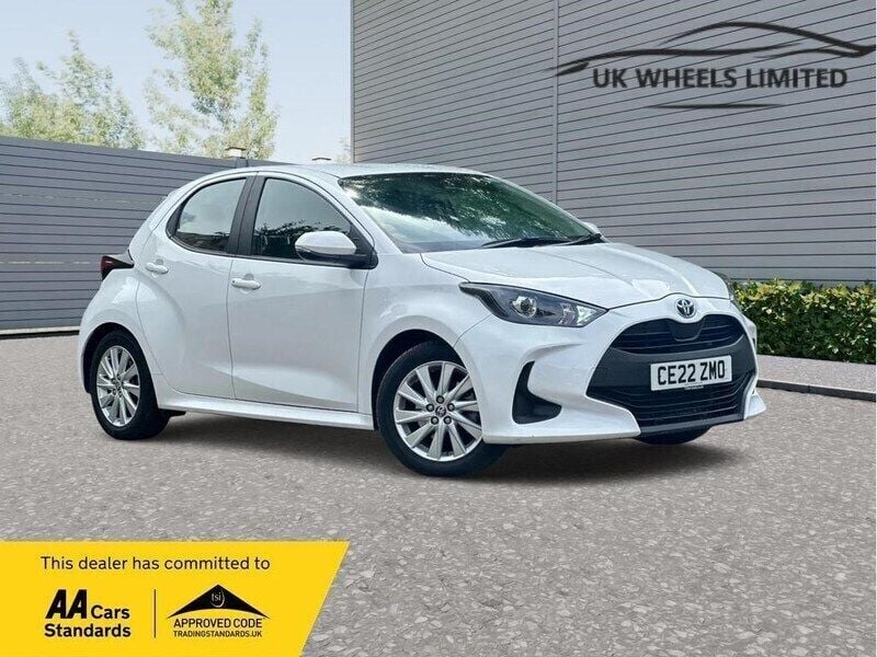 White Used 2022 Toyota Yaris Hybrid Hatchback | £13,190 (Super price) - Image 1/3