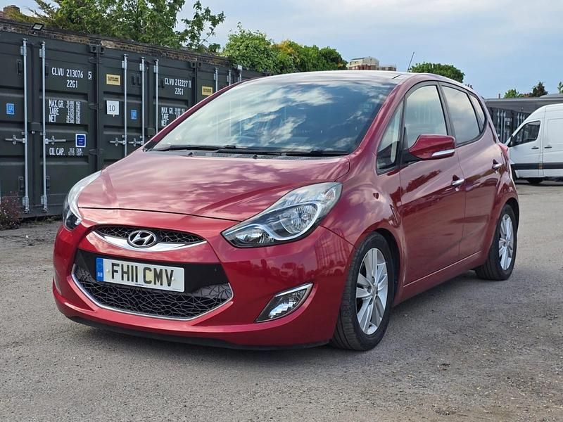 Used Hyundai ix20 Style 123 HP (90 kW) 2011 Red Hatchback