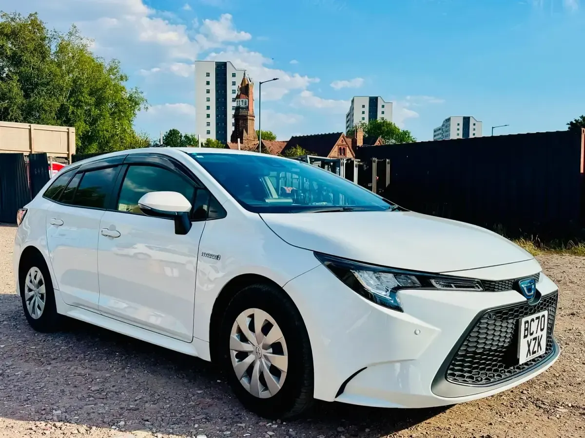 Used Toyota Corolla 122 HP (89 kW) 2020 White Estate